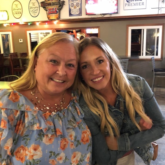 Meet your Posher, Amanda - Picture 3 of 4